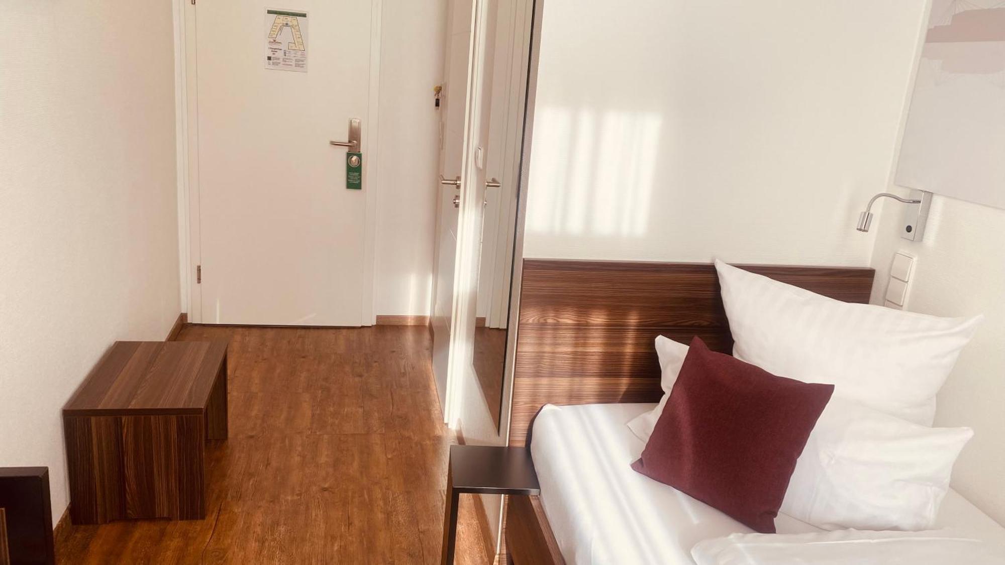 Sevendays Hotel カールスルーエ エクステリア 写真