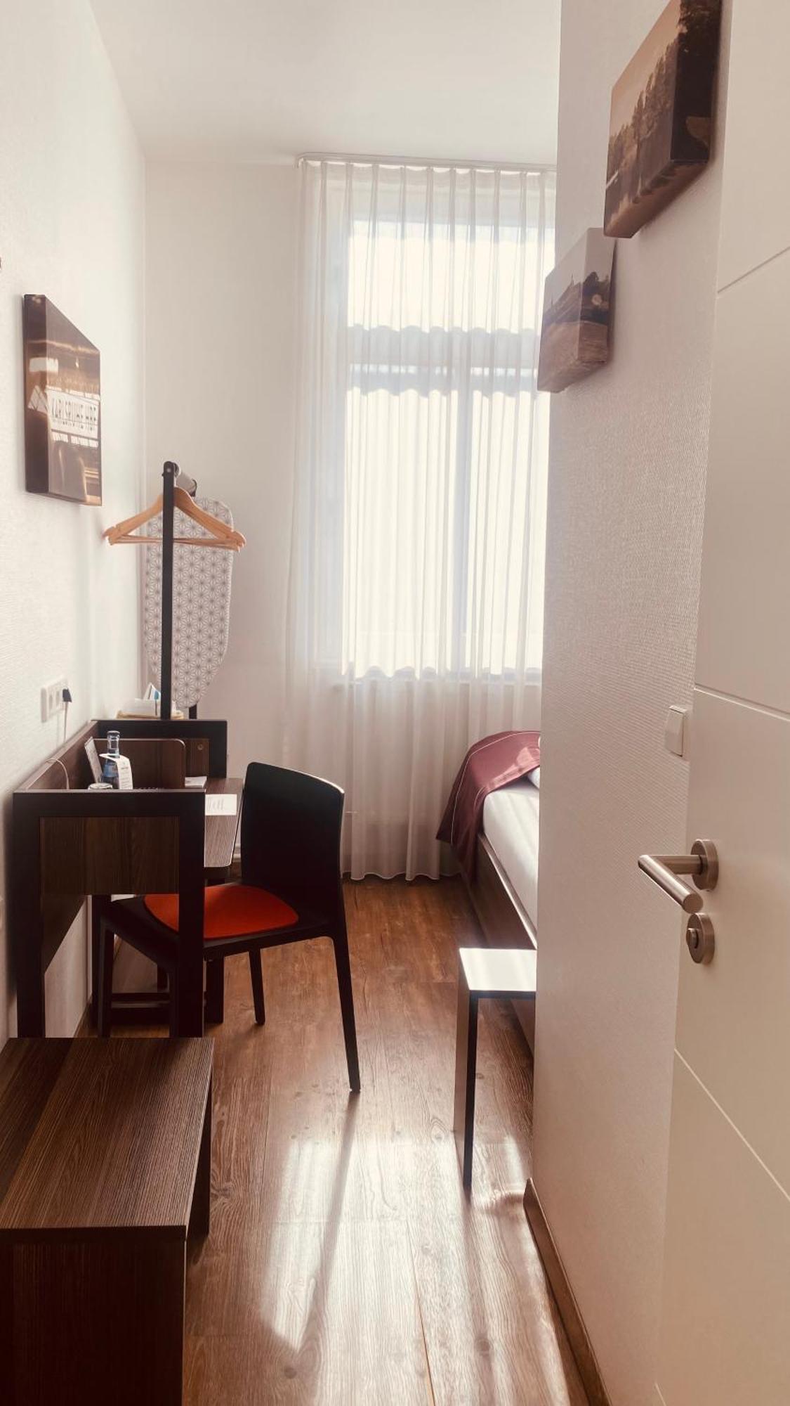 Sevendays Hotel カールスルーエ エクステリア 写真